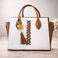 Bolso Blanco Artesanal con Detalle Café para Dama