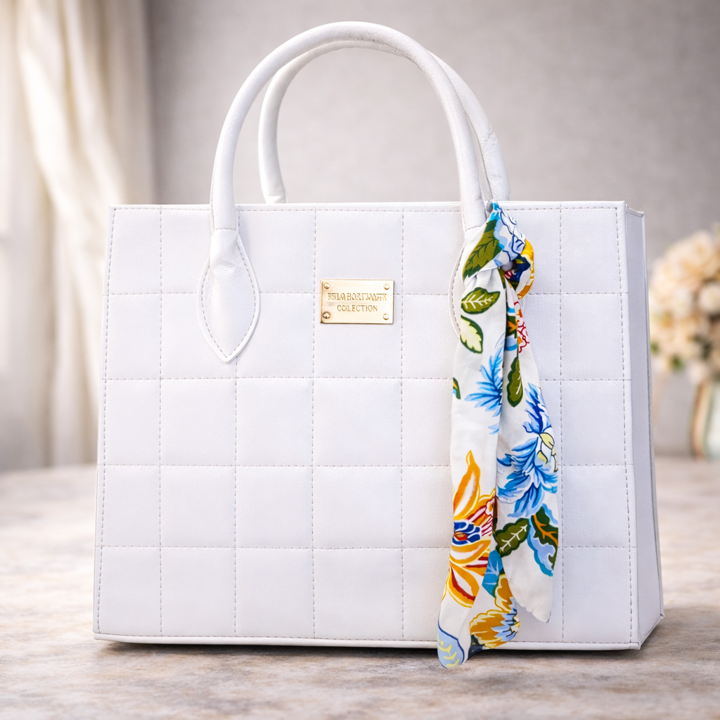 Bolso Blanco Acolchado con Pañuelo Floral
