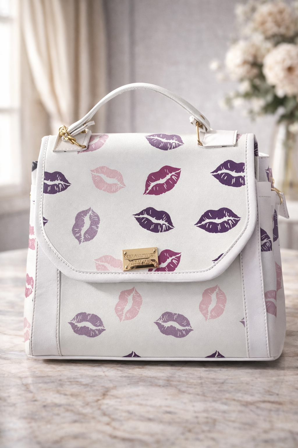 Bolso Blanco con Estampado de Besos