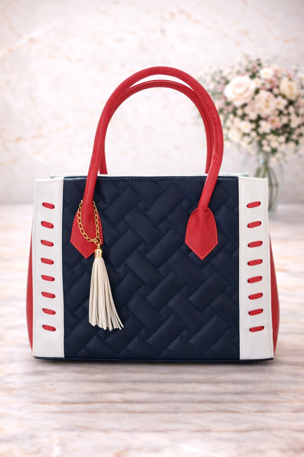 Bolso Tricolor Navy Blanco y Rojo Acolchado con Borla